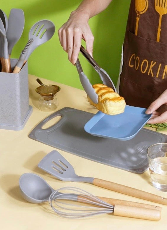 KITCHEN UTENSILS 19 PC